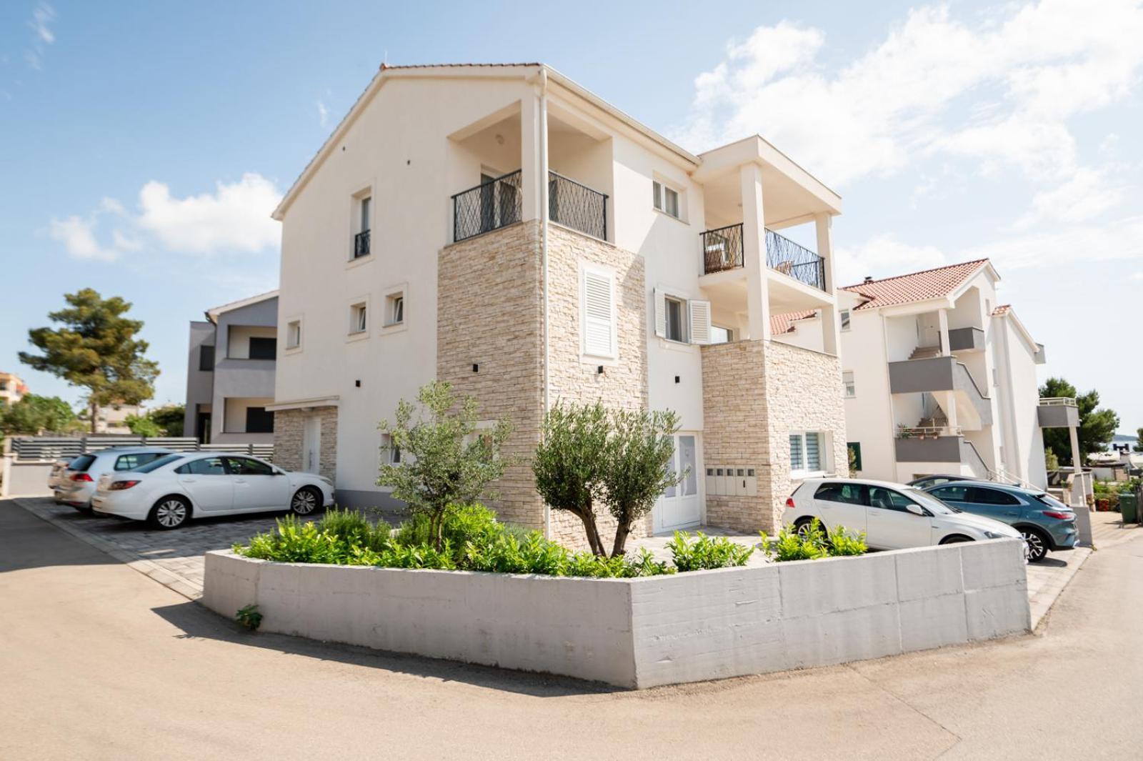 Apartments Piskulic Brodarica  Buitenkant foto